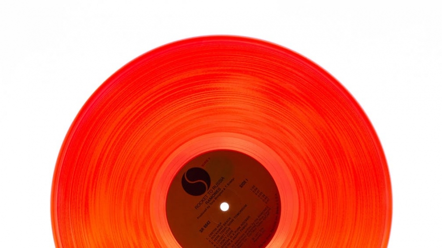 باز نشر نوشته ی رسول ترابی در روزنامه ی دنیای اقتصاد پیرامون شرکت های موسیقی پس از 13 سال