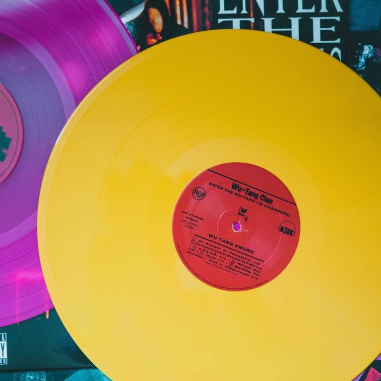 Vinyl بررسی اجمالی انتشار موسیقی در ایران و جهان